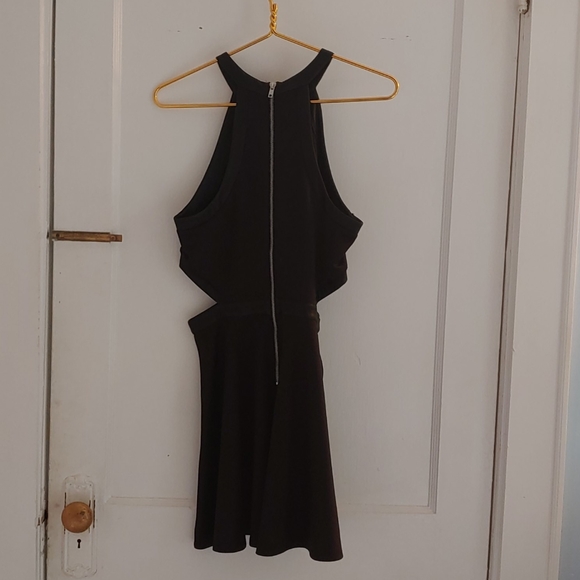 Cutout skater dress with vegan leather details - Picture 2 of 4